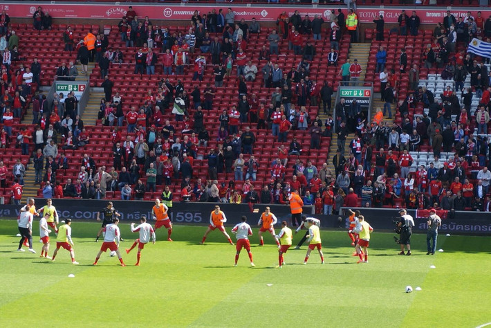 尴尬！松岛辉空效仿王楚钦，倒地爆冲失败，专属王之爆冲（尴尬一幕：松岛辉空模仿王楚钦“王之爆冲”倒地失败，这动作果然是专属）