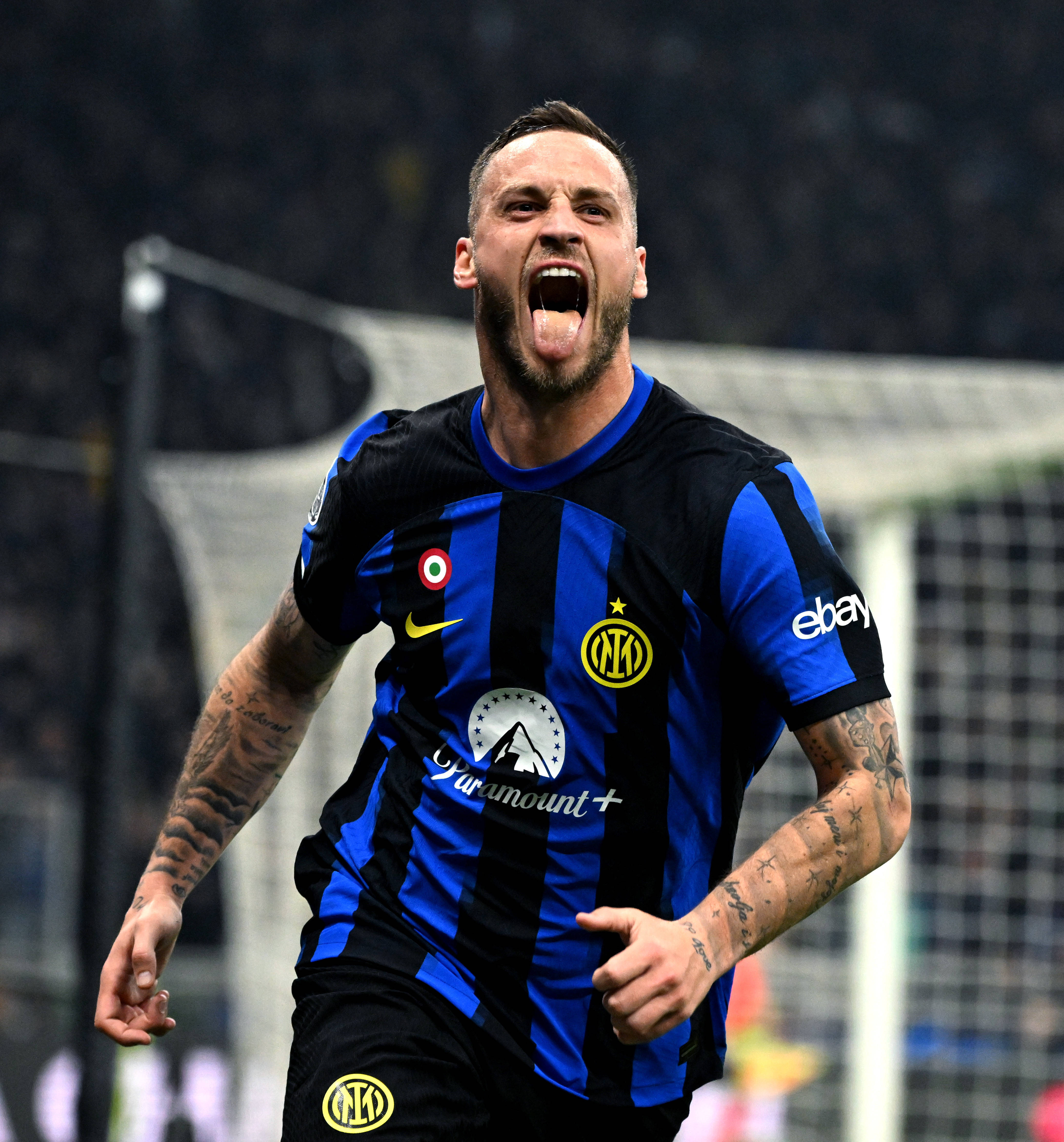 穆斯塔菲：阿森纳是赢球热门；拜仁要小心枪手的定位球（穆斯塔菲：阿森纳更被看好，拜仁需警惕枪手的定位球）