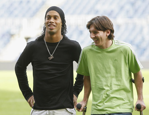 翻修球场，“连滚带爬”为的是“从从容容”（球场整修：眼下的连滚带爬，换来日后的从容不迫）