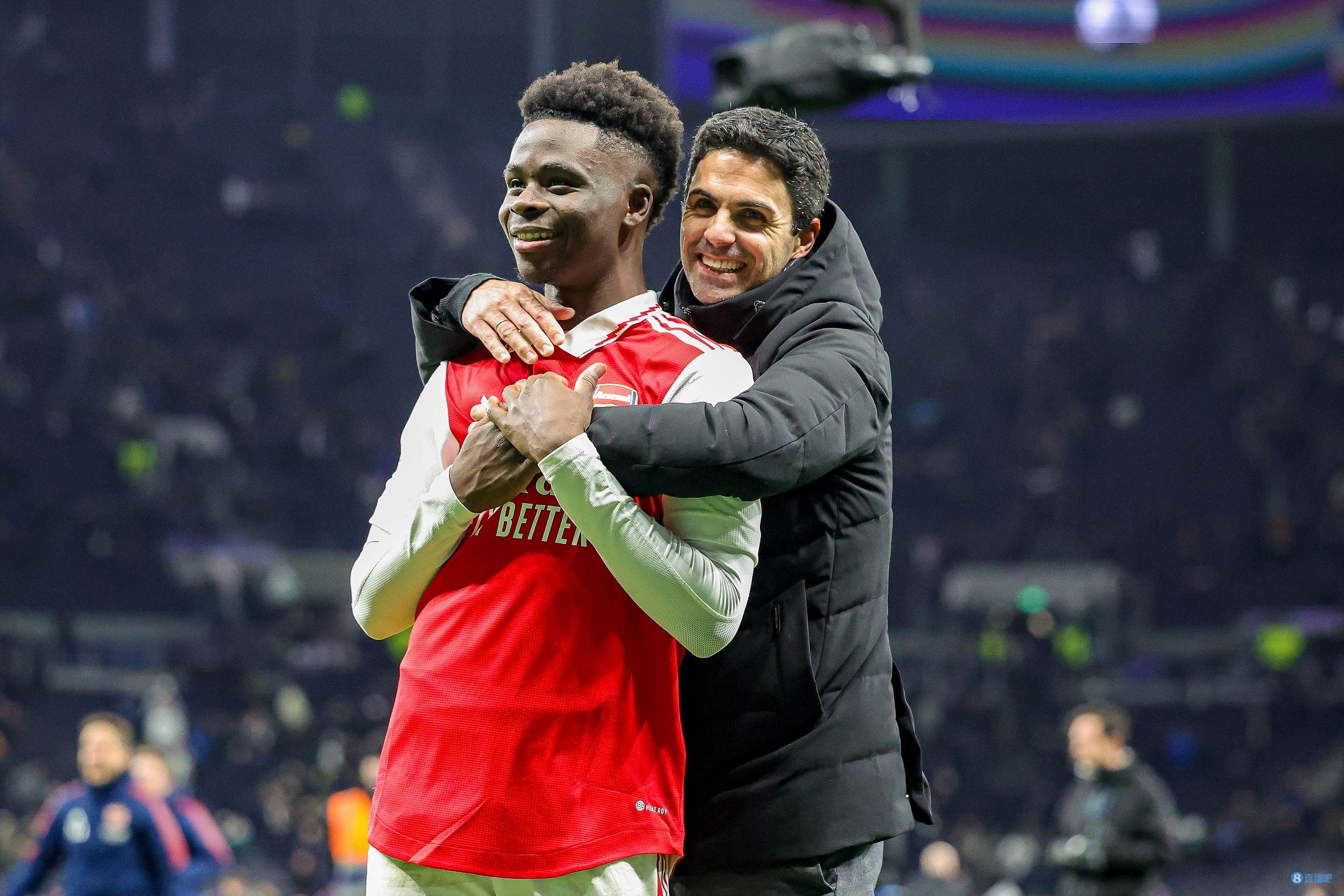 对手主教练无奈摇头（对方主帅无奈摇头）