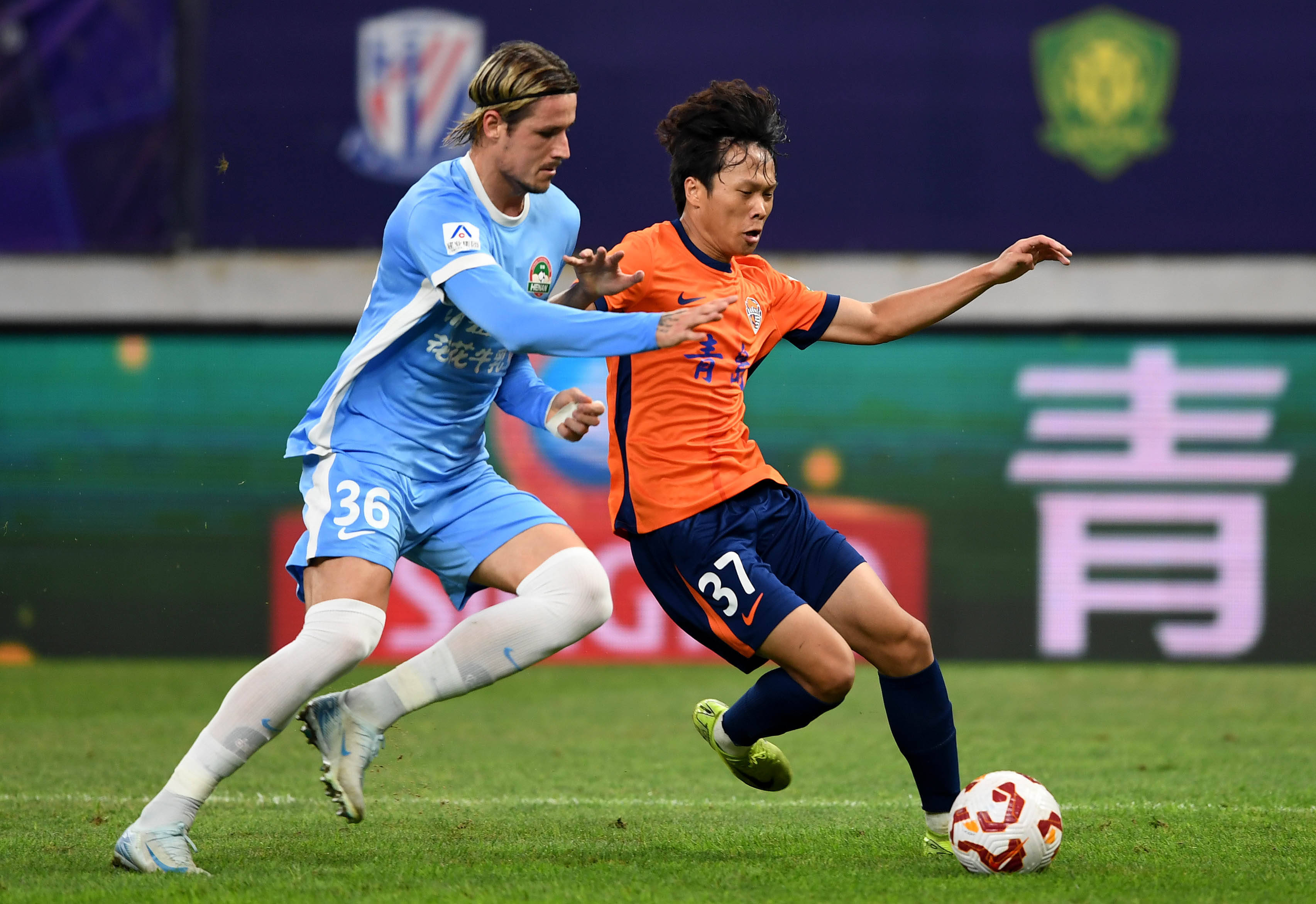 巴乔飞机上偶遇辛纳：很高兴见到你，现象级人物（巴乔机上邂逅辛纳：直言很高兴见到你，称其为现象级人物）