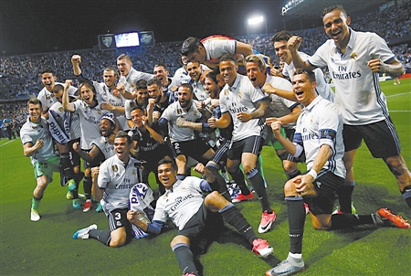 利物浦切尔西双双翻车，阿森纳笑纳5分大礼，争冠只剩两支队？（红军蓝军齐遭滑铁卢，枪手收下5分厚礼，冠军之争只剩两强？）