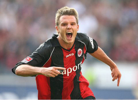 38岁梅西依旧掌控比赛，用瞬间决定胜负，展现非凡实力。（38岁的梅西仍主宰赛场，瞬间改写胜负，实力依旧惊艳）